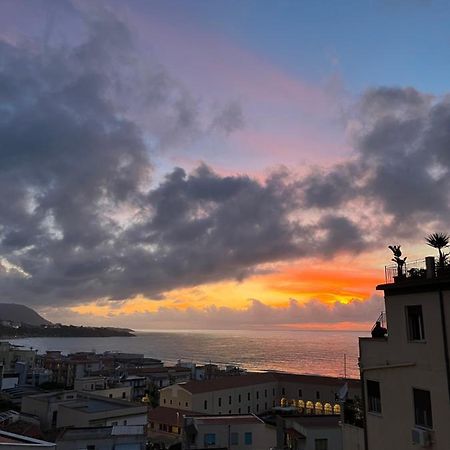Window On The Sunset Apartment Cefalu Bagian luar foto