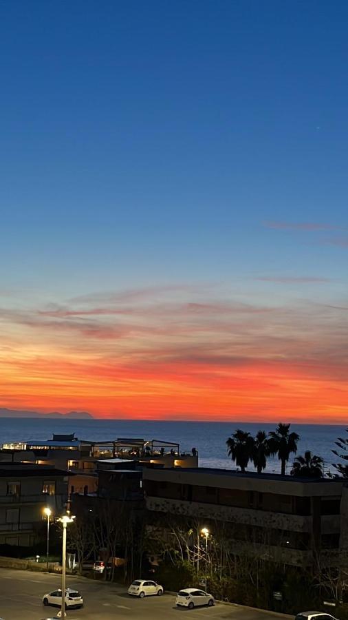 Window On The Sunset Apartment Cefalu Bagian luar foto