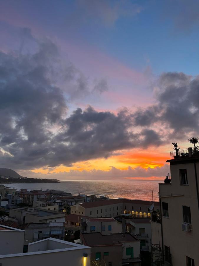 Window On The Sunset Apartment Cefalu Bagian luar foto