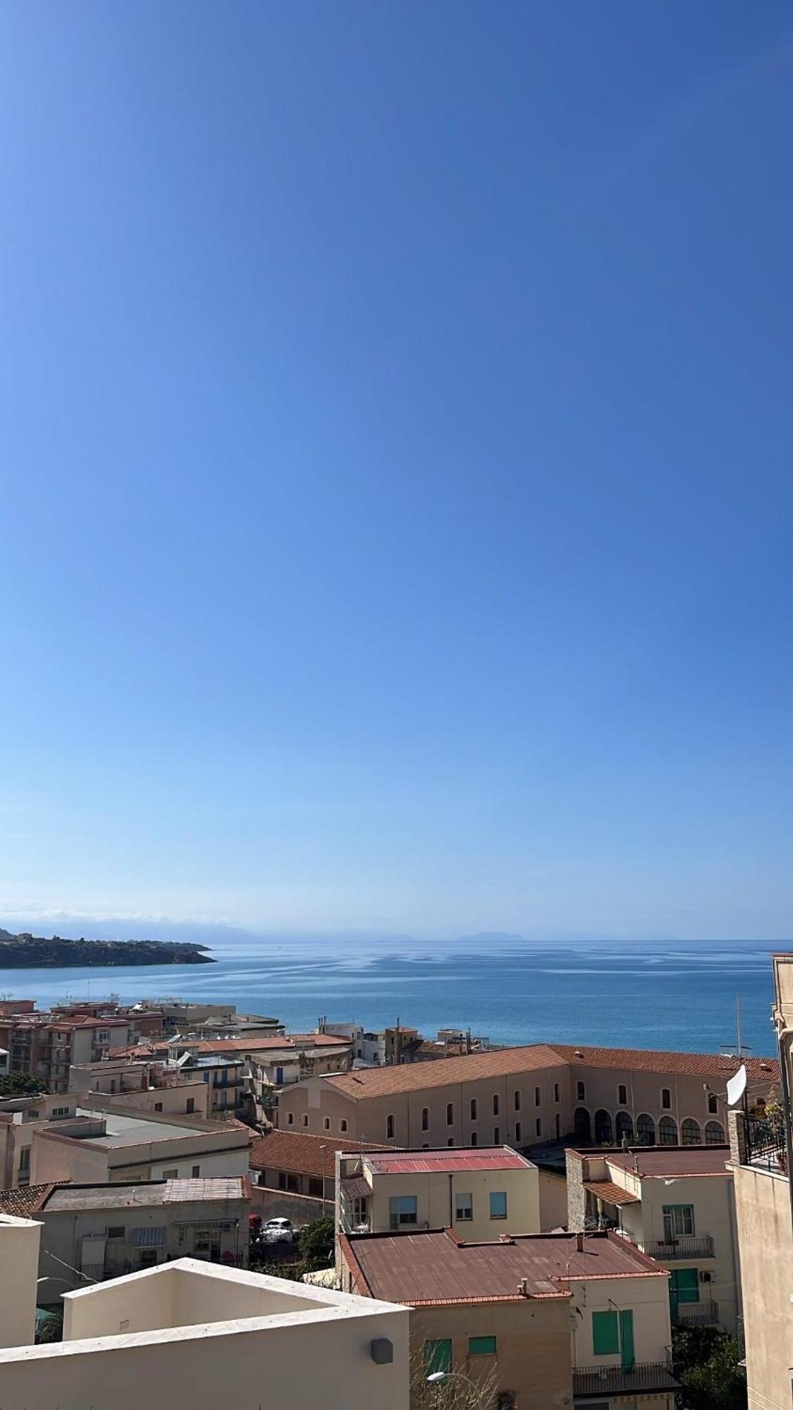 Window On The Sunset Apartment Cefalu Bagian luar foto