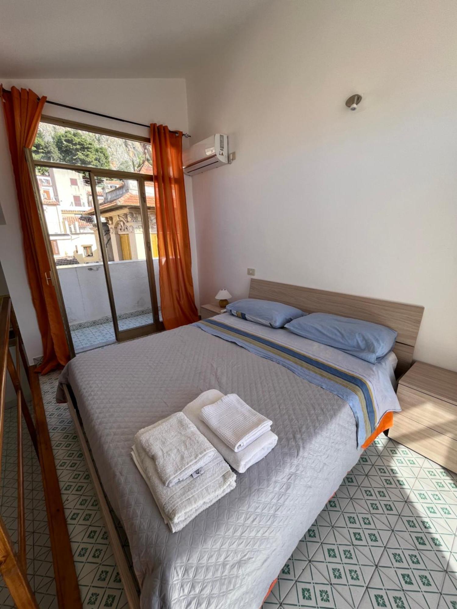 Window On The Sunset Apartment Cefalu Bagian luar foto