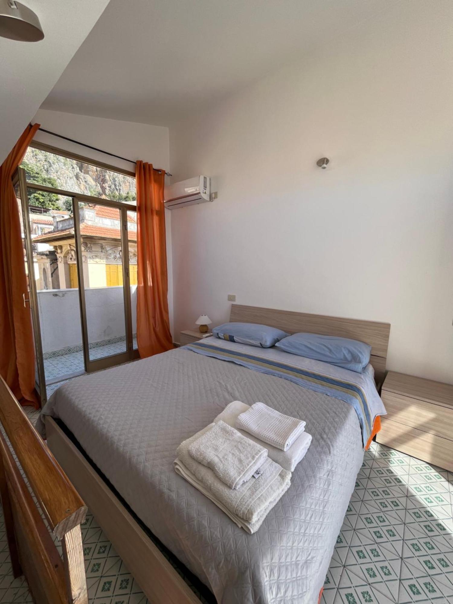 Window On The Sunset Apartment Cefalu Bagian luar foto