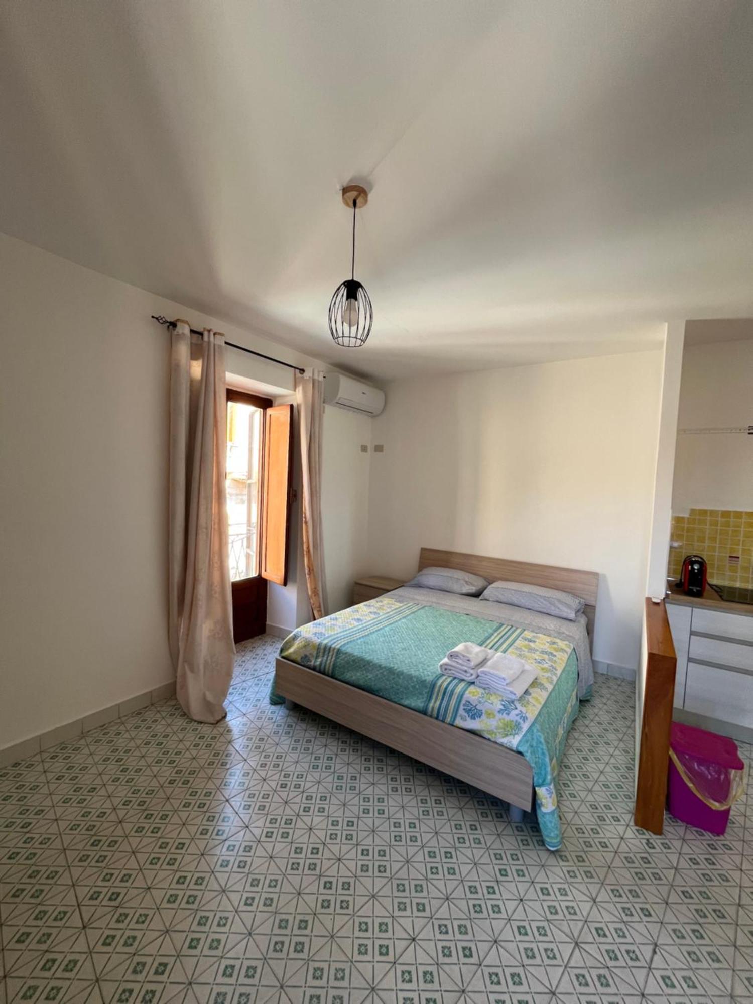 Window On The Sunset Apartment Cefalu Bagian luar foto