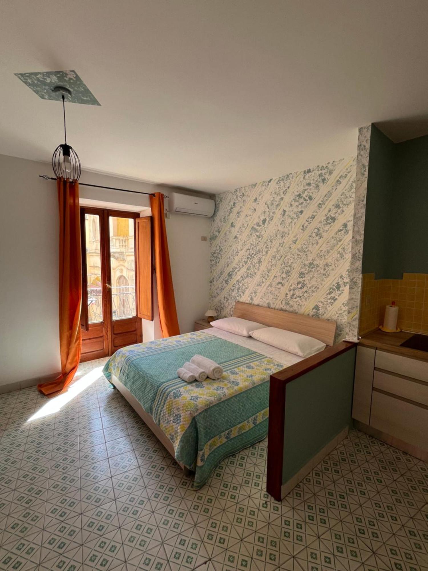 Window On The Sunset Apartment Cefalu Bagian luar foto